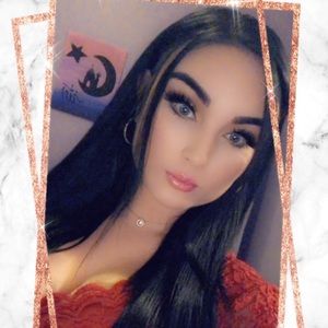 Meet your Posher, Amina